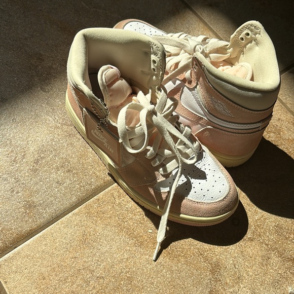 Air Jordans Unisex Sneakers - Picture 8 of 8